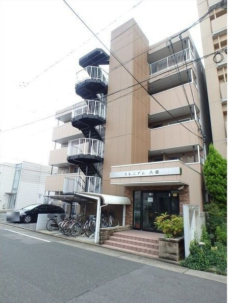 ミレニアム八田の外観