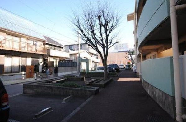 メゾン浪打の駐車場