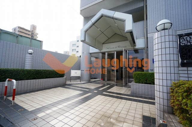 メゾンド・プレサージュのエントランス|清潔なエントランスです