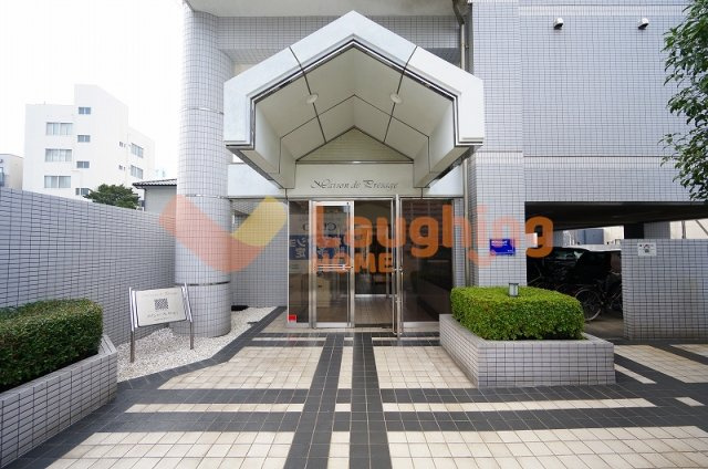 メゾンド・プレサージュのエントランス|清潔なエントランスです