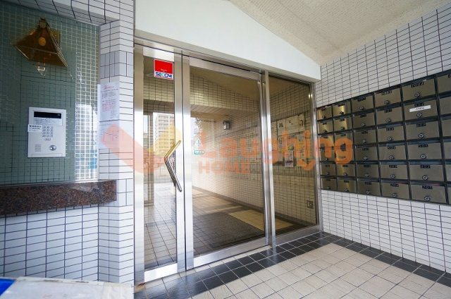 メゾンド・プレサージュのエントランス|清潔なエントランスです