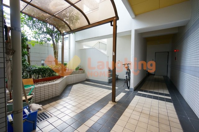 メゾンド・プレサージュのロビー|ゆとりのあるロビーです