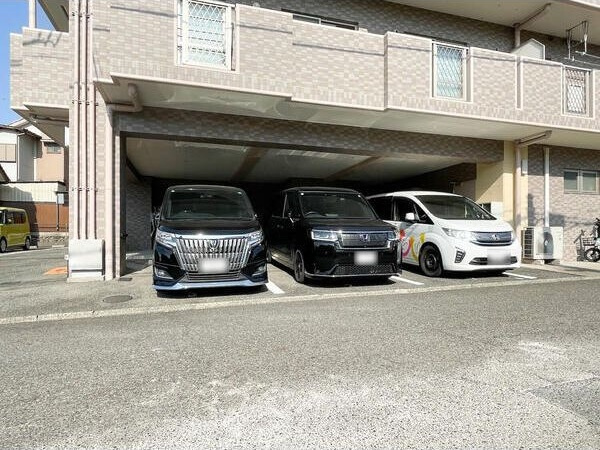 PREMIER (プルミエ)の駐車場