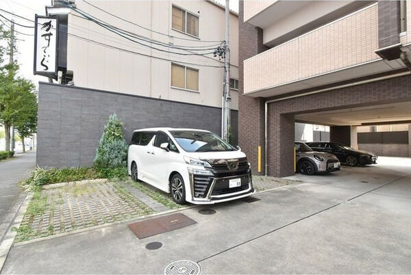 茶屋ヶ坂ライズの駐車場