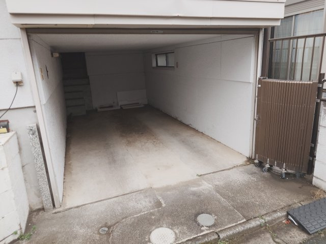 川崎様邸の駐車場|高さ制限あり