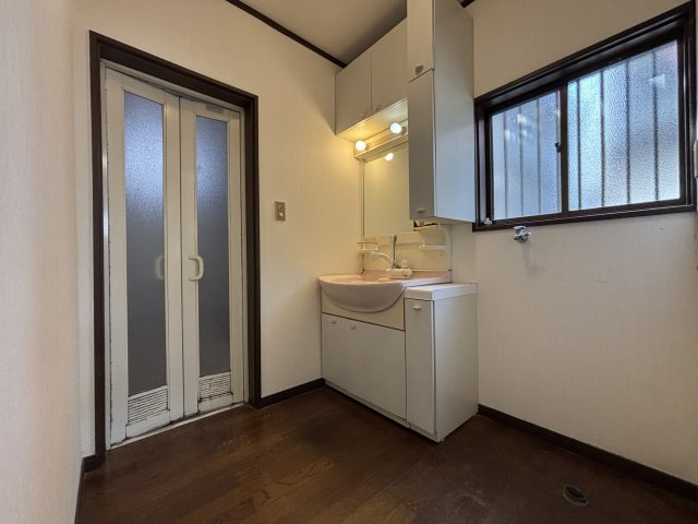 川崎様邸の洗面所