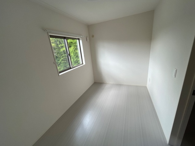 ベルメゾン矢取Ⅱの寝室|風通しも良い寝室です☆