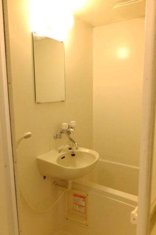 レオパレスアネックス志津の浴室|一人暮らしにも嬉しいバス・トイレ別
