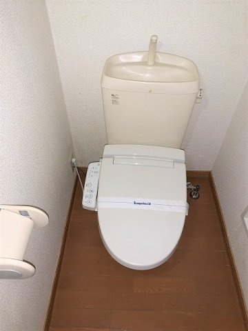 レオパレスｎｉｋｅのその他|温水洗浄便座付き　1人暮らしにも嬉しいバス・トイレ別！
