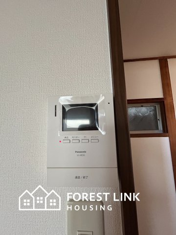 西今川3丁目のセキュリティ|防犯面で心強いテレビモニター付きインターホンを完備。来客の顔を室内からしっかり確認出来ます。