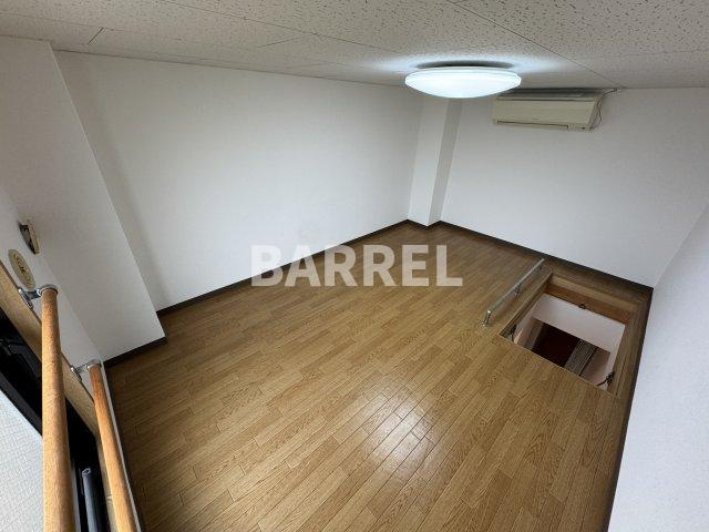 エルフ豊中の洋室