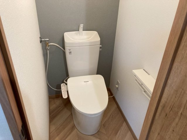 名谷８団地35号棟402号室のトイレ|清潔感のあるトイレです