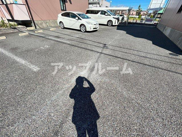 コーポラス広和の駐車場