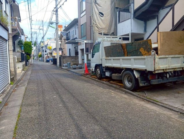 世田谷区池尻　建築条件付売地の前面道路含む現地写真