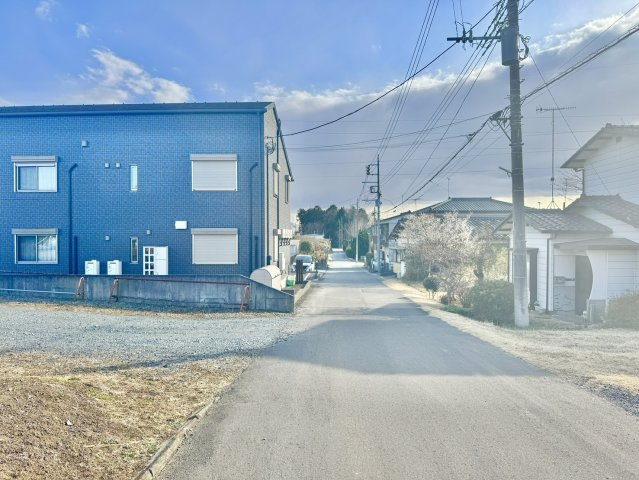 【太陽光パネル付き】笠間市大田町中古戸建の前面道路含む現地写真