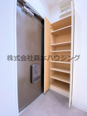 【収納】 | 　エクセレント忍ヶ丘 | シューズボックスついてます
