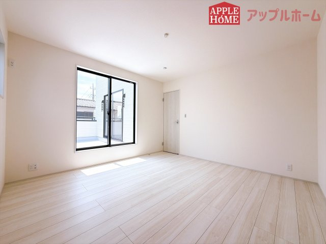 [新築住宅] 東松山市松葉町 全2棟の洋室|２階居室は全室収納あり！たっぷりある収納活用でお部屋もキレイを保てます♪