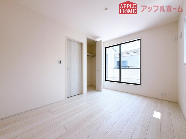 [新築住宅] 東松山市松葉町 全2棟の洋室|２階居室は全室収納あり！たっぷりある収納活用でお部屋もキレイを保てます♪