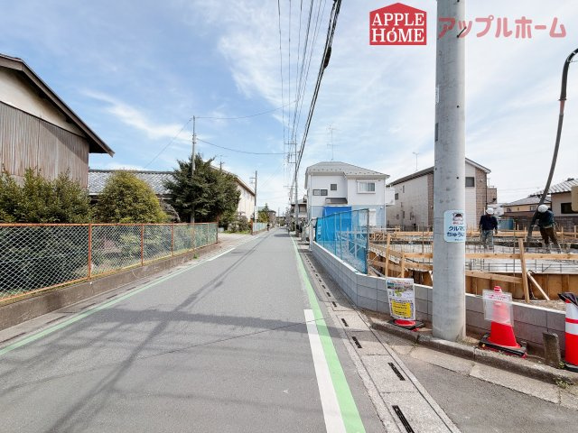 [新築住宅] 東松山市松葉町 全2棟の前面道路含む現地写真