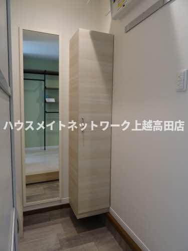 ぱれすよつやAの玄関|玄関