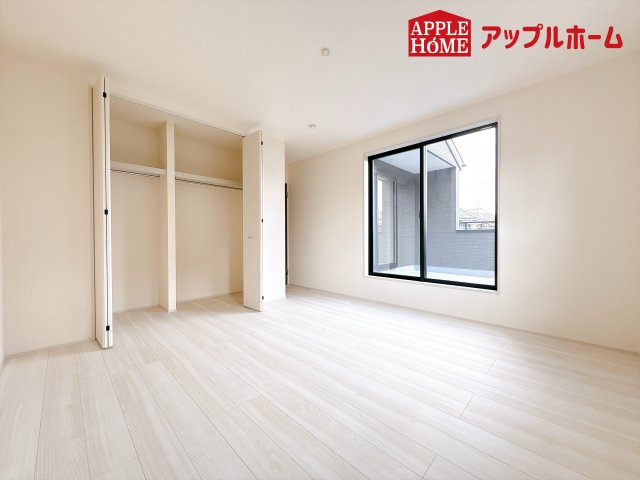 [新築住宅] 東松山市五領町 全3棟の洋室|２階居室は全室収納あり！たっぷりある収納活用でお部屋もキレイを保てます♪