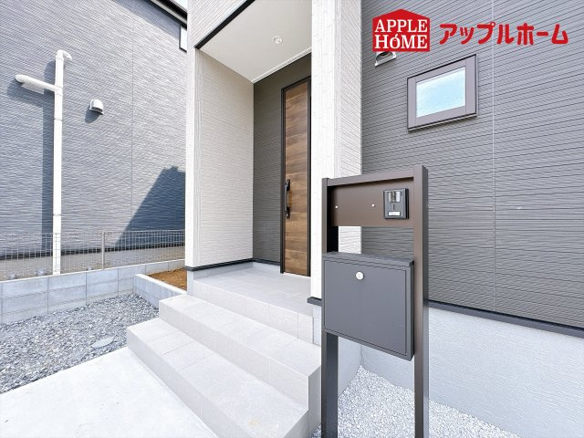 [新築住宅] 東松山市五領町 全3棟のエントランス|ぜひ現地にて、実際の建物・街並み・日当たり等ご確認下さい♪お問い合わせはお気軽に☆　TEL「0120-466263」