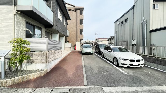 プロヌーブ昭和の駐車場