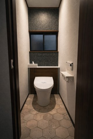 家事楽動線×片づけ場所大容量の５LDKのトイレ
