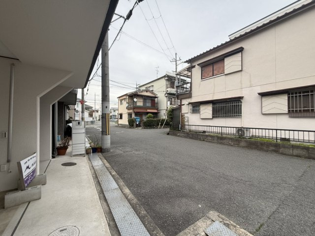 家事楽動線×片づけ場所大容量の５LDKの前面道路含む現地写真