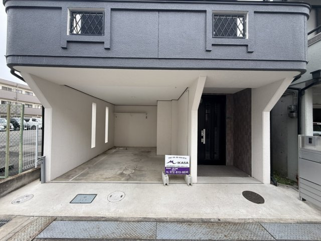 家事楽動線×片づけ場所大容量の５LDKの駐車場