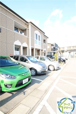 エイトリーブスの駐車場