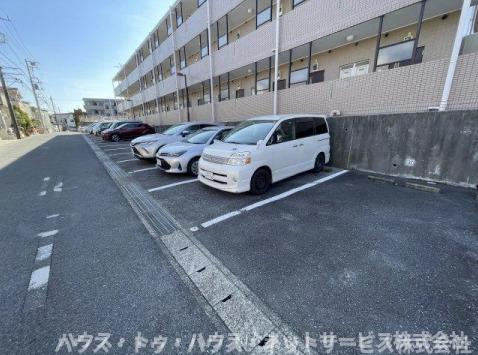 リーブル北小金の駐車場