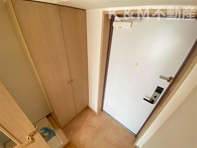 ヴランドール柏中央の玄関|収納もある玄関です