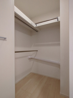 お部屋がすっきり片付くウォークインクローゼット☆