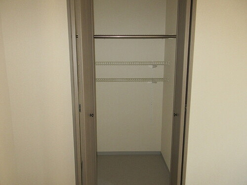 ライオンズマンション朝霞本町の収納|クロゼット（洋室２）