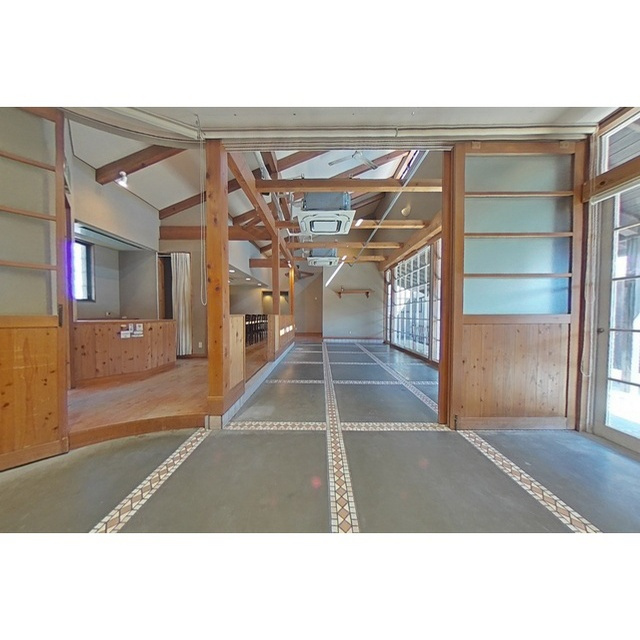 岐阜市川部２丁目の店舗一部の居間・リビング