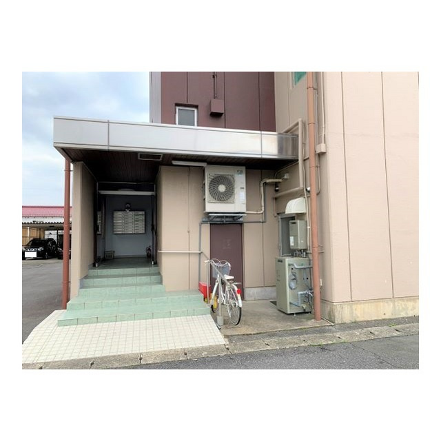 ロイヤルマンション丸善のエントランス