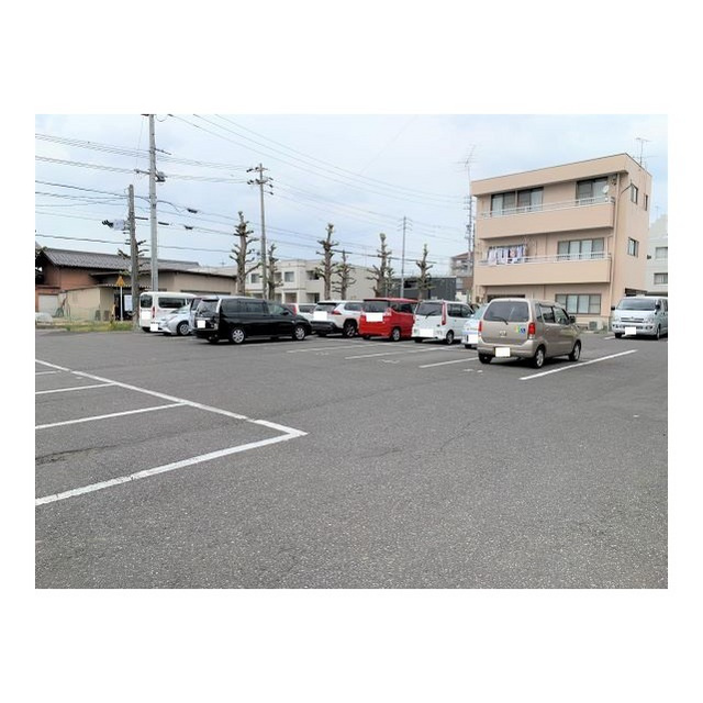 ロイヤルマンション丸善の駐車場