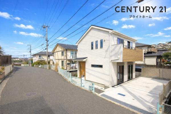 横浜市青葉区大場町の新築一戸建の前面道路含む現地写真|陽当りの良さ、住環境を現地にてご確認下さい！
周辺環境も合わせてご案内させて頂きます！