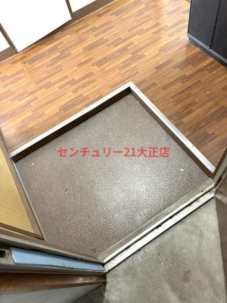小林マンションの玄関