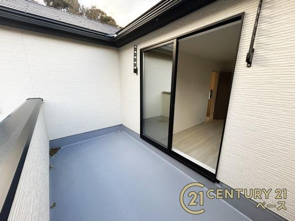 生駒市仲之町　／一戸建のバルコニー|■現地撮影写真■日当たりのよいバルコニー！洗濯物もよく乾きます！
