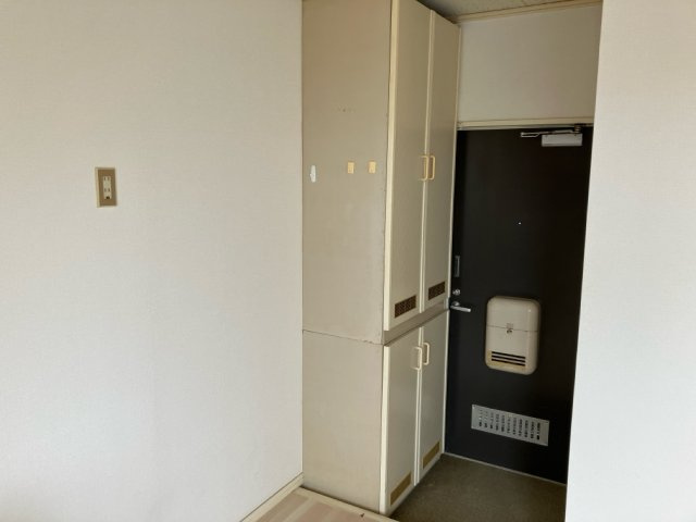 ウエストハイツBの玄関