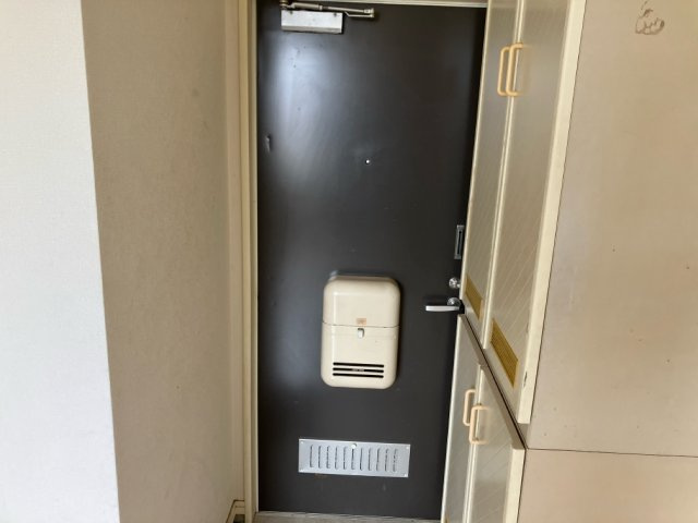 ウエストハイツBの玄関