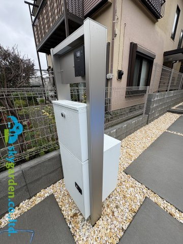藤沢市長後01期 新築戸建て全1棟のその他|インターホン・郵便受け
宅配ボックス付き