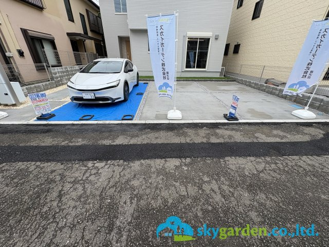藤沢市長後01期 新築戸建て全1棟の駐車場|車種により並列３台駐車可
