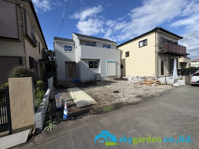 藤沢市長後01期 新築戸建て全1棟の駐車場|建物完成後は車種により並列３台駐車可能に。