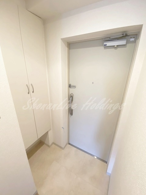 平塚市明石町の賃貸マンションの玄関|お履き物が多い方にもおすすめ♪