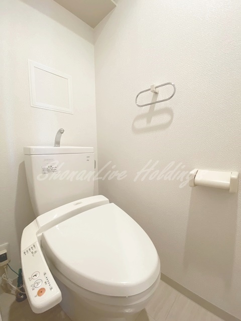 平塚市明石町の賃貸マンションのトイレ|清潔感のあるトイレです