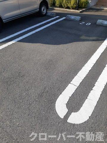 ハイツマル木　Ｅの駐車場