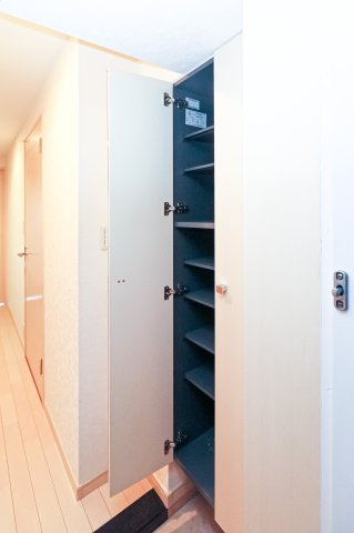 サヴォイフェアリーパーク　9階の収納|別号室のものです。現状優先になります。
※床・設備の色はお部屋によって異なります。